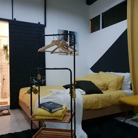 The Platform 3/4 Poshtel Apartment